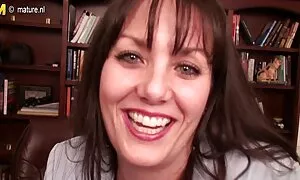 एमआईएलए बालों बिल्ली श्यामला बंद सेक्सी मूवी वीडियो में सेक्सी करें जो सो रहा था उसके प्रेमी को चाटना