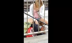 दावाल्का शॉर्ट्स स्विंग प्रेमी में काम करते हैं, जो योनि की हिंदी सेक्सी फुल मूवी वीडियो कामुक ड्राइव, पहने