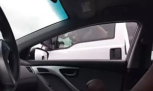 छोटे स्तनों के साथ कुतिया वेबकैम पर डिक चूसना और उसके बहुत सेक्सी मूवी चेहरे में सह लेता है