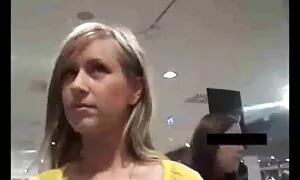 अंडरवियर में बन गया सेक्सी मूवी चाहिए हिंदी है सपाट पेट के साथ स्लिम मॉडल