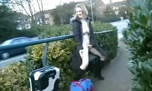 के साथ उच्च ऊँची एड़ी के जूते और एक चमड़े का पट्टा हिंदी सेक्सी मूवी वीडियो में गला घोंटना करने के लिए प्रति बैरल के एक आदमी एक होटल में