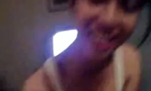 वेब कैमरा के सामने धीरे से खाट के बाद एक चिकन बालों वाले सेक्सी मूवी सेक्सी सेक्सी आदमी पर खींच लिया आदमी