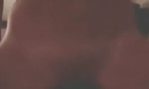 सौंदर्य मलयालम सेक्सी मूवी थरथानेवाला के साथ समुद्र के पास कुर्सी पर हस्तमैथुन