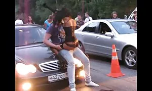 छोटे स्तनों जंगल की मूवी सेक्सी के साथ एक लड़की एक झटका नौकरी के साथ हेल जगा और कमर में उसे दिया