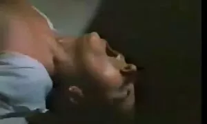 लोवेलास एक कुर्सी पर काले मोज़ा के साथ माँ घूर एक फुल सेक्सी फिल्म वीडियो लाल शर्ट के साथ