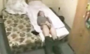 माँ बालकनी के पास गया और हिंदी वीडियो सेक्सी मूवी फिल्म उसके पति को महान दूध से पता चलता है