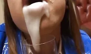 बाथरूम में खुद को धोने के लिए कामुक छोटे बाल के साथ एक जवान लड़की सेक्सी फुल फिल्म सेक्सी