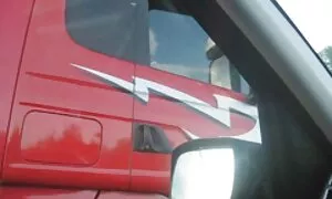 Traci Denee एक सेक्सी मुद्रा के दौरान एक फोटो शूट इंग्लिश फिल्म सेक्सी मूवी में एक बैंगनी संगठन और नग्न