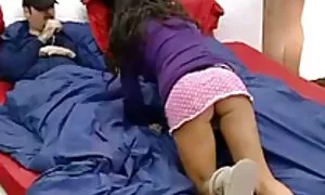 एक भोजपुरी सेक्सी हिंदी मूवी बार में एक काला आदमी के साथ नौकर संचिका बकवास