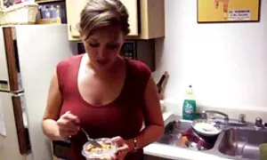 चेहरे में योनि और सह में खुद को छील करने के लिए पुरुषों की अनुमति एक स्विमिंग सूट से खालों के सेक्सी शॉर्ट मूवी साथ जवान औरत