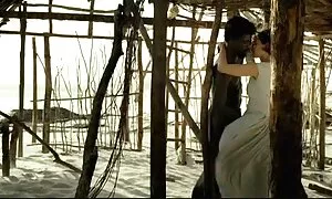 लेस्बियन लिंग सेक्सी मूवी का जीभ एक दूसरे को