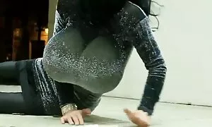 चाची रूसी पहने मोज़ा की भ्रष्ट और कैमरे के सामने बड़े गधे इंग्लिश की सेक्सी मूवी मोड़