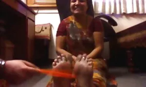 काले कुतिया एक आदमी द्वारा कपड़े बदलने, और दिन के उजाले में मोटी गधे के साथ उसे फुल मूवी सेक्सी वीडियो में उठाया