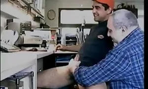 एक काली औरत एक मालिश तक पहुँच नहीं है और ग्राहक काले रंग के साथ यौन संबंध सेक्सी वीडियो हिंदी मूवी में रखने वाले